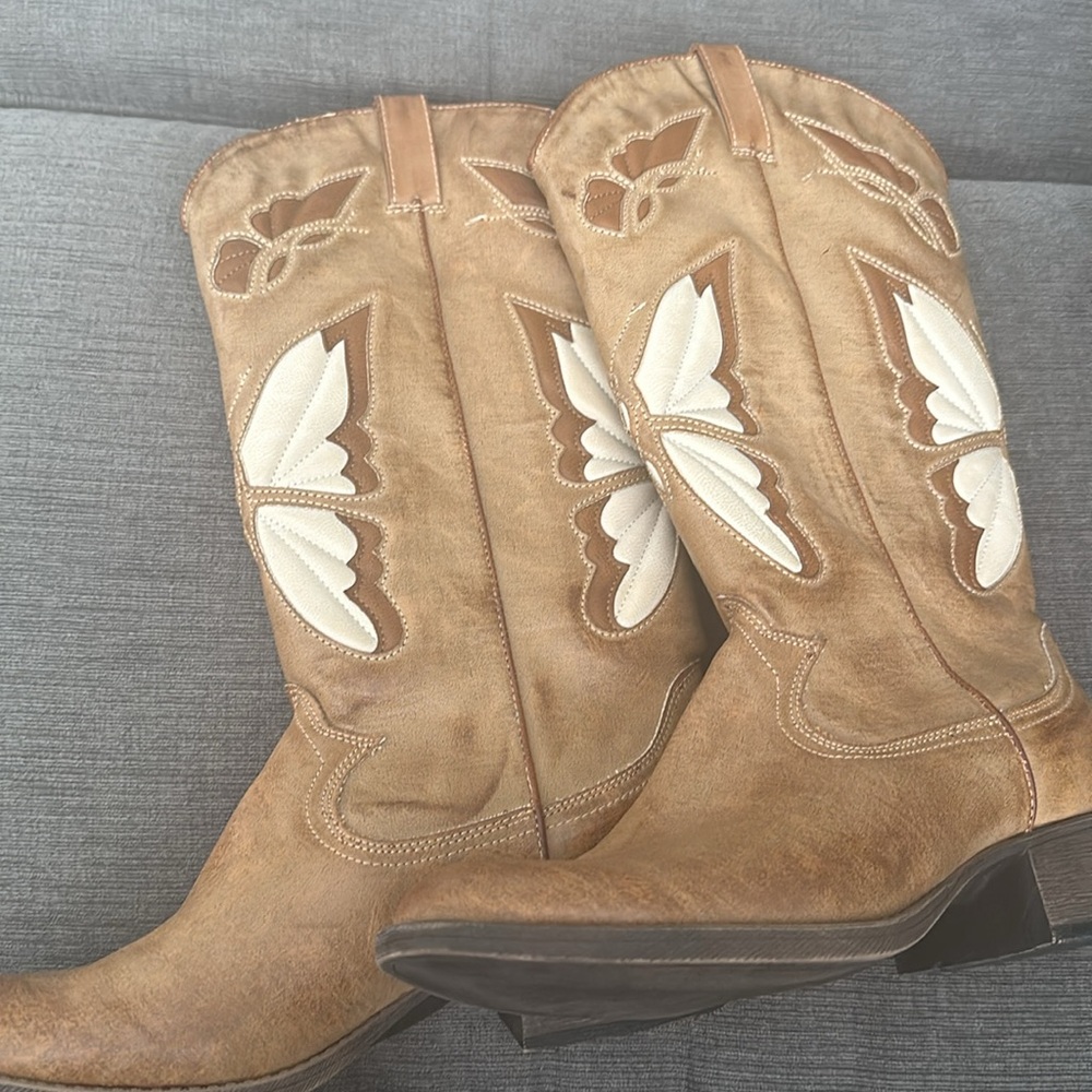 Never worn Coconuts by Matisse Western Boot